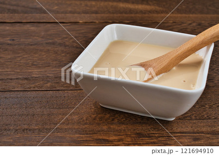 メキシコや中南米諸国のデザートに使うトレス・レチェス（トレス・レチェ） 121694910