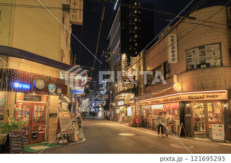 大阪夜の難波　ウラなんばの飲食店街 (大阪府大阪市中央区) 121695293