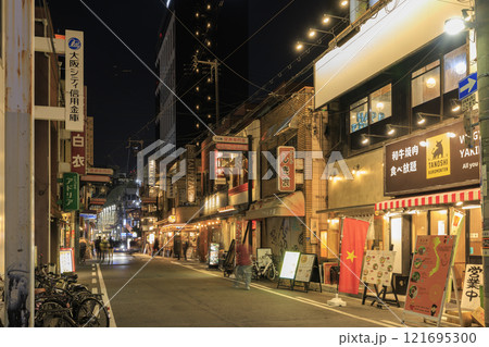 大阪夜の難波　ウラなんばの飲食店街 (大阪府大阪市中央区) 121695300