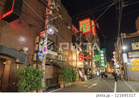 大阪夜の難波　ウラなんばの飲み屋街 (大阪府大阪市中央区) 121695317