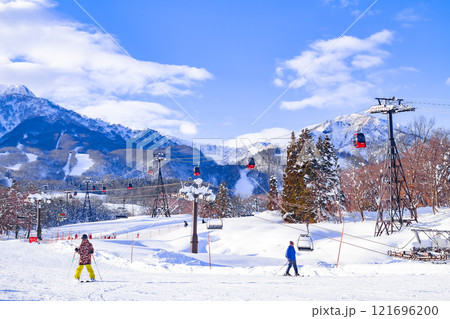 スキーを楽しむ人々 (赤倉観光リゾートスキー場) スキーを楽しむ人々 (赤倉観光リゾートスキー場) 121696200