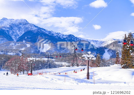 スキー場のゲレンデから見た景色 (赤倉観光リゾートスキー場) 121696202