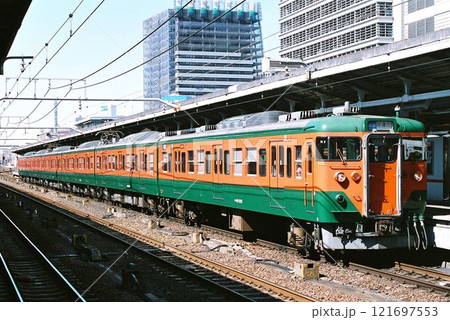 名古屋に停車する中央線の113系（快速・中津川表示） 121697553