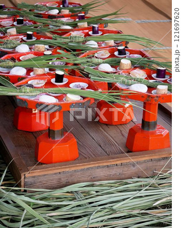 阿蘇神社の御田祭 神様のお食事になる供え物 (熊本県) 阿蘇神社の御田祭 神様のお食事になる供え物 (熊本県) 121697620