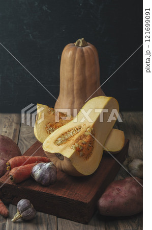 Pieces of ripe pumpkin on the table. Kitchen. Autumn. Cooking. Food background. Thanksgiving. Orange pumpkin. Banner. 121699091
