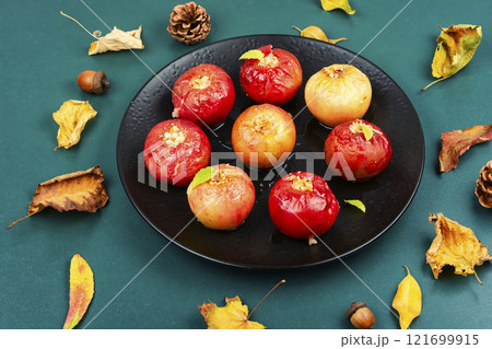 Delicious Baked Autumn Apples. 121699915