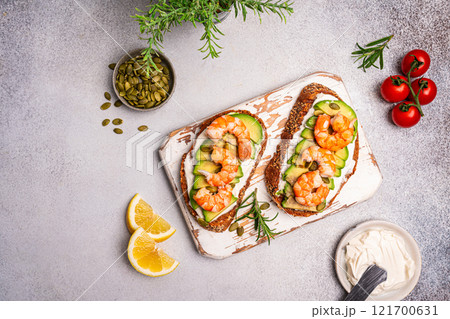 Healthy shrimp sandwiches 121700631