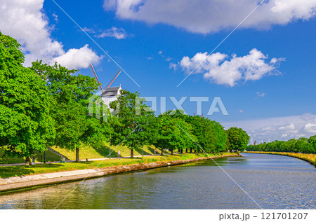 Bruges city historical centre, Flemish Region, Belgium 121701207