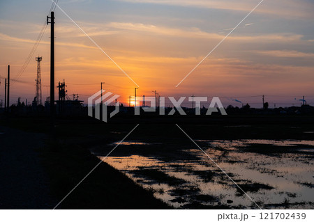 【夕焼け素材】夕暮れのあいの風とやま鉄道の風景【富山県】 【夕焼け素材】夕暮れのあいの風とやま鉄道の風景【富山県】 121702439