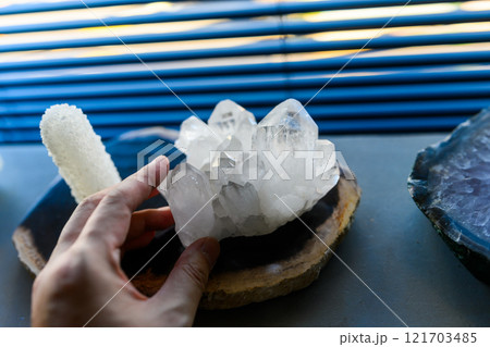 クリスタルの置き物 121703485