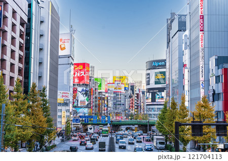「東京都」新宿大ガードの風景 夕景 「東京都」新宿大ガードの風景 夕景 121704113