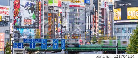 「東京都」新宿大ガードの風景 夕景 「東京都」新宿大ガードの風景 夕景 121704114