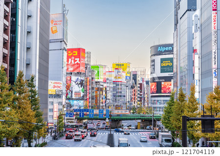 「東京都」新宿大ガードの風景　夕景 121704119