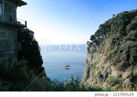 江の島　山二つの眺望 121704529