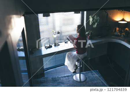 スタジオで撮影された人物ポートレートのコレクション スタジオで撮影された人物ポートレートのコレクション 121704839