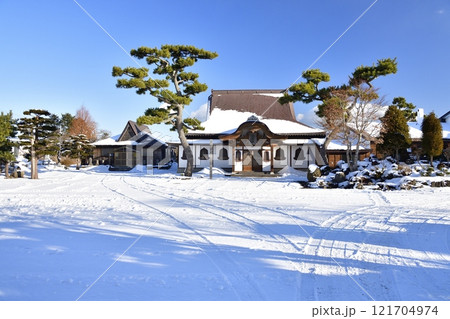 冬の北海道八雲町で黙照山龍穏寺境内の風景を撮影 冬の北海道八雲町で黙照山龍穏寺境内の風景を撮影 121704974