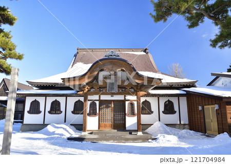 冬の北海道八雲町で黙照山龍穏寺境内の風景を撮影 冬の北海道八雲町で黙照山龍穏寺境内の風景を撮影 121704984