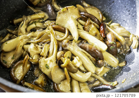 キノコのオイルソテー キノコのオイルソテー 121705789