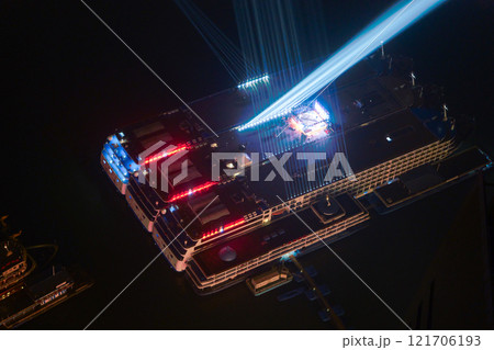 Lasers and light beams from ship in the yangtze river 121706193