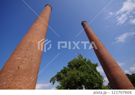 田川市石炭記念公園 旧三井田川鉱業所伊第一・第二煙突 田川市石炭記念公園 旧三井田川鉱業所伊第一・第二煙突 121707608