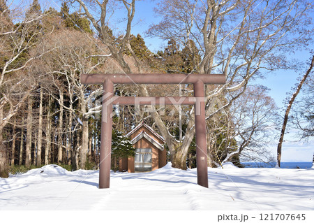 冬の北海道八雲町で浜松神社境内の風景を撮影 冬の北海道八雲町で浜松神社境内の風景を撮影 121707645