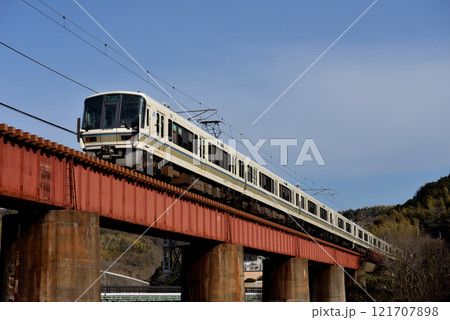 大和路線を走る221系大和路快速 大和路線を走る221系大和路快速 121707898