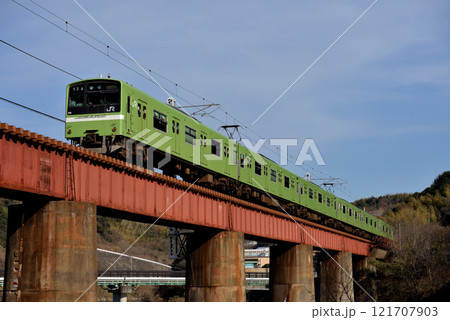 大和路線を走る201系普通電車6両 大和路線を走る201系普通電車6両 121707903