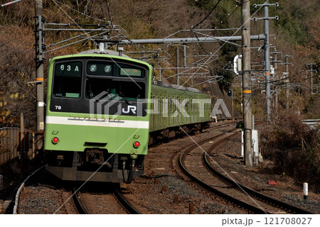 大和路線亀ノ瀬付近を走る201系普通電車6両 大和路線亀ノ瀬付近を走る201系普通電車6両 121708027