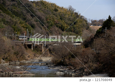 大和路線亀の瀬付近を走る201系普通電車 121708049