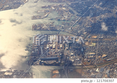 空から見た四日市港(千歳地区、LNG・LPG受入桟橋) 空から見た四日市港(千歳地区、LNG・LPG受入桟橋) 121708307