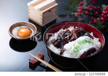 ふわふわのトロロと鰻で栄養満点!うなぎの山かけ丼 ふわふわのトロロと鰻で栄養満点!うなぎの山かけ丼 121708889