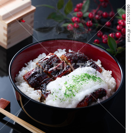 ふわふわのトロロと鰻で栄養満点!うなぎの山かけ丼 ふわふわのトロロと鰻で栄養満点!うなぎの山かけ丼 121708890