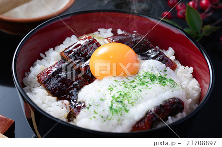 ふわふわのトロロと鰻で栄養満点!うなぎの山かけ丼 ふわふわのトロロと鰻で栄養満点!うなぎの山かけ丼 121708897