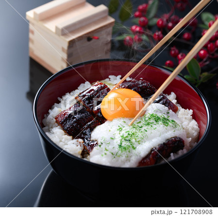 ふわふわのトロロと鰻で栄養満点！うなぎの山かけ丼 121708908