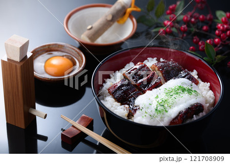 ふわふわのトロロと鰻で栄養満点!うなぎの山かけ丼 ふわふわのトロロと鰻で栄養満点!うなぎの山かけ丼 121708909