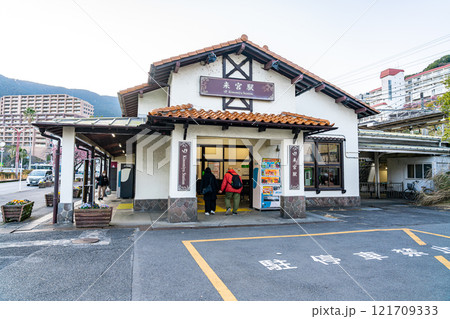 【静岡県】風情を感じられる外観の来宮駅 121709333