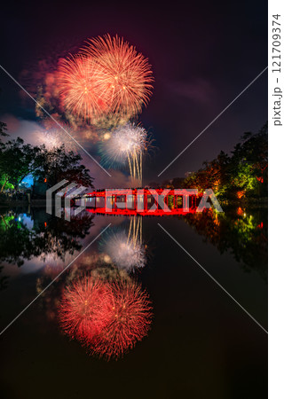 Fireworks night at Hoan Kiem Lake 121709374