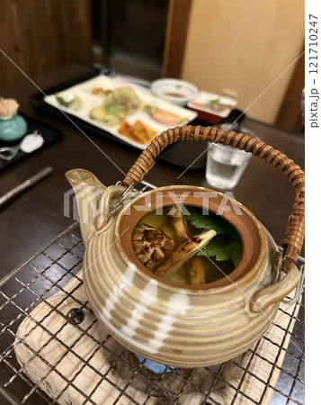 長野県小諸で旬のマツタケを土瓶蒸しで頂く 長野県小諸で旬のマツタケを土瓶蒸しで頂く 121710247