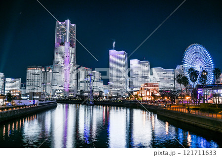 全館点灯の横浜みなとみらい 121711633