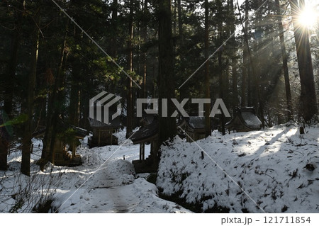 冬の出羽神社参道 冬の出羽神社参道 121711854