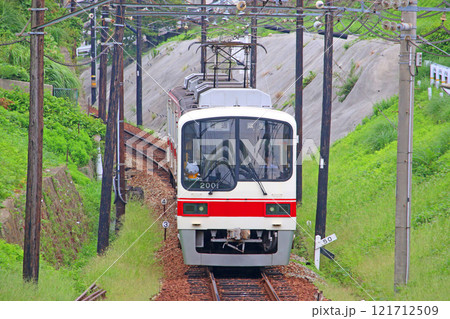 神戸電鉄を走行する車両 121712509