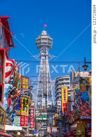 大阪・新世界と通天閣　日中 121713604