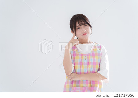 考える保育士 考える保育士 121717956