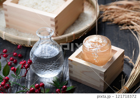 日本酒イメージ （冷酒 枡酒 ） 高級 121718372