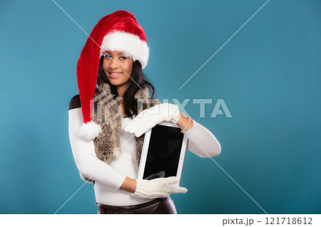 woman mixed race with tablet woman mixed race with tablet 121718612