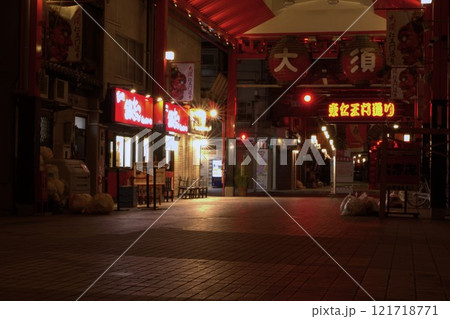 人影のない大須商店街の夜 人影のない大須商店街の夜 121718771