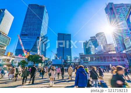 日本の東京都市景観コロ5年公表から…大晦日。外国人観光客らで賑わう渋谷。新時代へ希望の光…＝31日 121719213