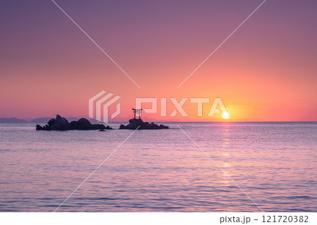奈多海岸の初日の出 121720382