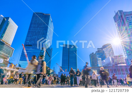 日本の東京都市景観コロ5年公表から…大晦日。外国人観光客らで賑わう渋谷。光溢れる明日へ…=31日 日本の東京都市景観コロ5年公表から…大晦日。外国人観光客らで賑わう渋谷。光溢れる明日へ…=31日 121720739