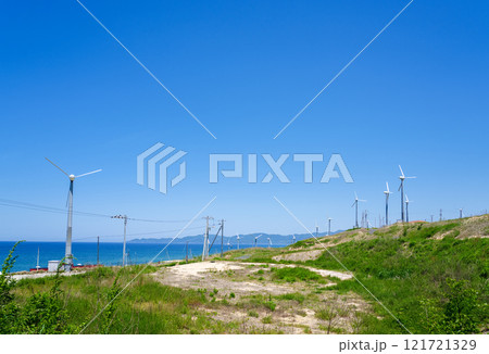 SDGs7　クリーンエネルギー　太陽光発電と風力発電 121721329